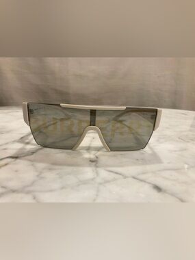 Burberry | Accessories | Burberry Be429 42687 Sunglasses  display picture 1